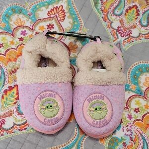 NWT Kids Baby Yoda Slippers, Pink And Purple, Toddler 9/10